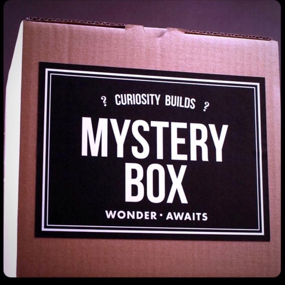 Not so MYSTERY Designer Box 2 handbags, cosmetic bag w/cosmetics. NWT, NWOT, EUC - Picture 2 of 8